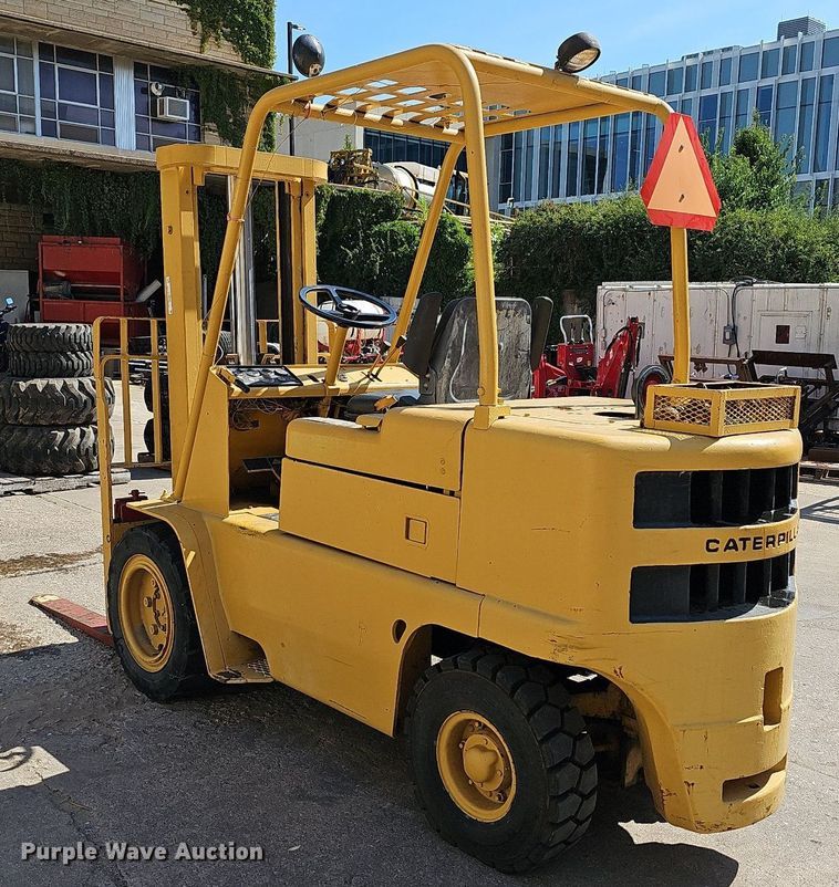 image for item NU9025 Caterpillar V60B  forklift