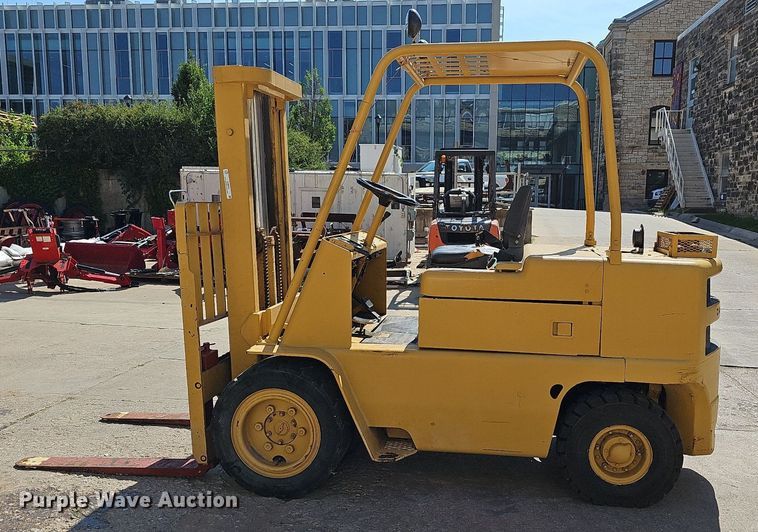 image for item NU9025 Caterpillar V60B  forklift