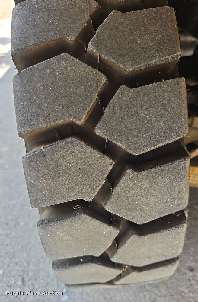 image for item NU9025 Caterpillar V60B  forklift