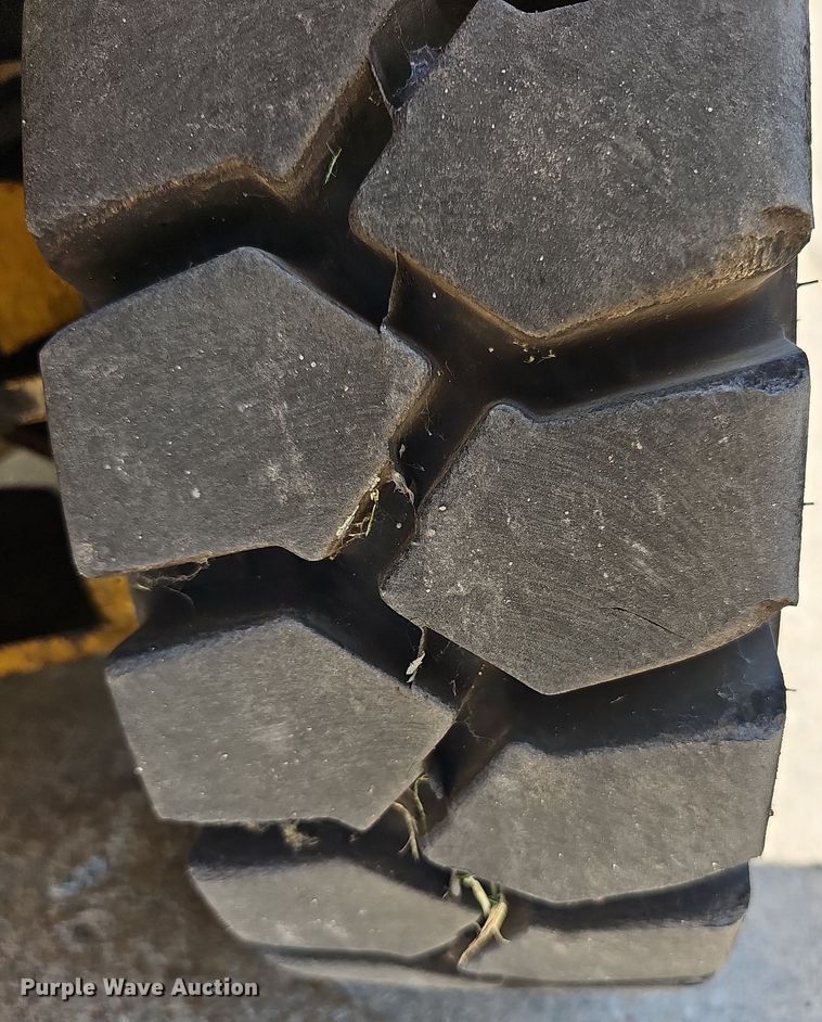 image for item NU9025 Caterpillar V60B  forklift