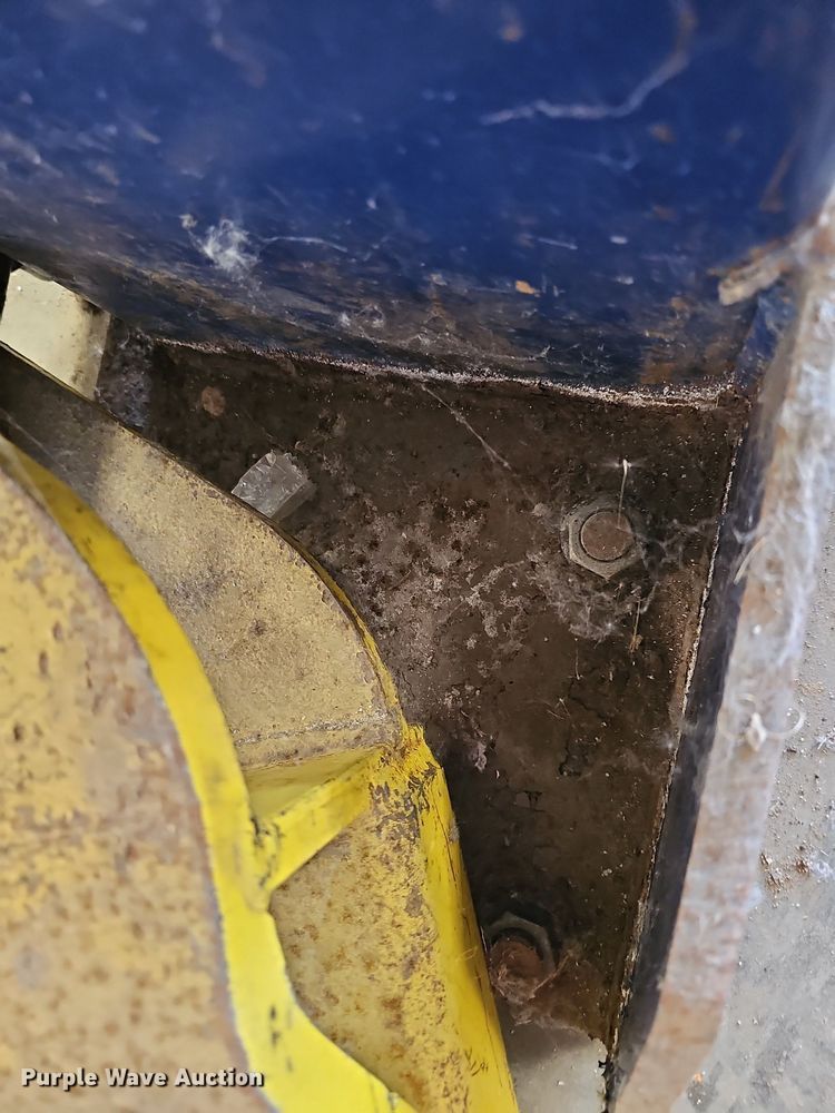 image for item NU9044 Challenger Lifts 39000  automotive lift