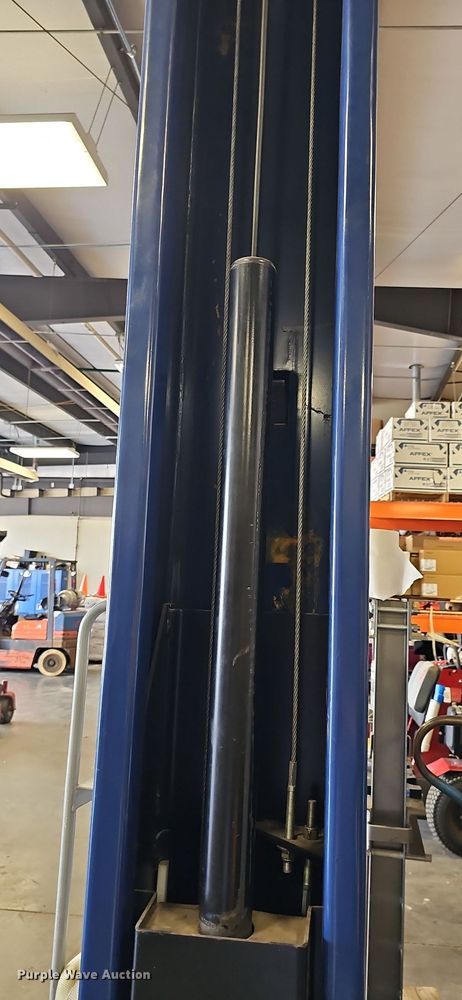 image for item NU9044 Challenger Lifts 39000  automotive lift
