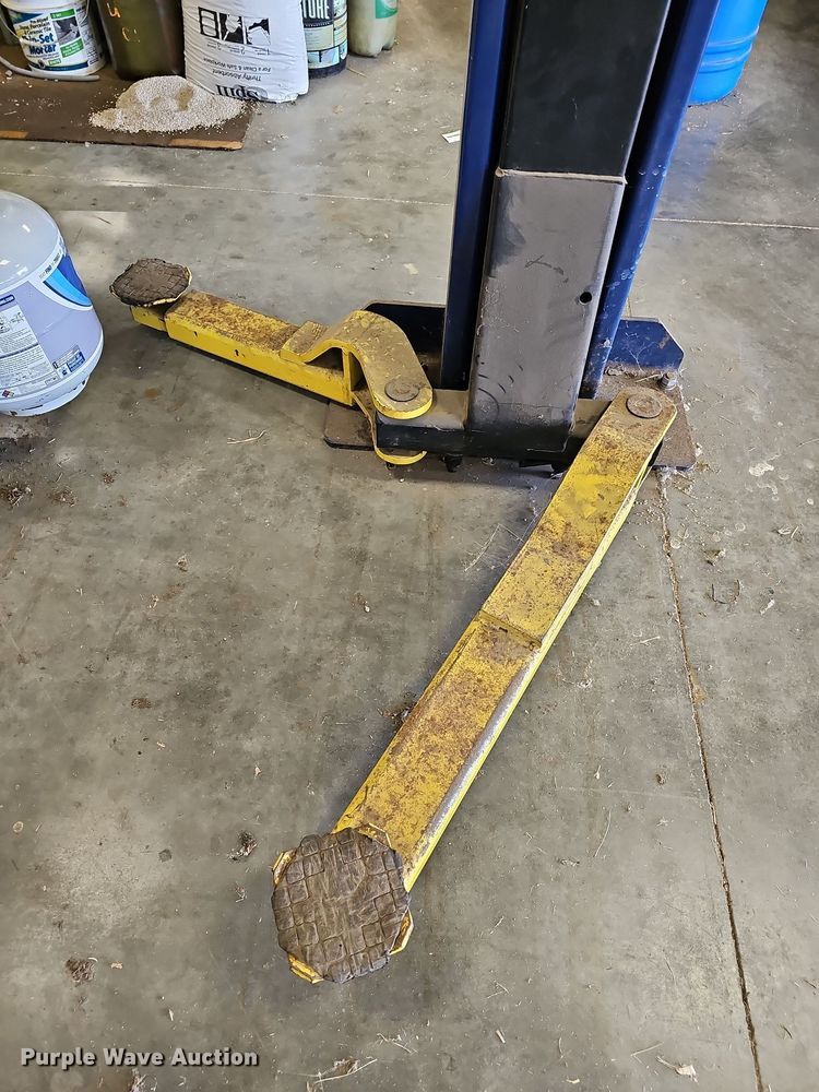 image for item NU9044 Challenger Lifts 39000  automotive lift