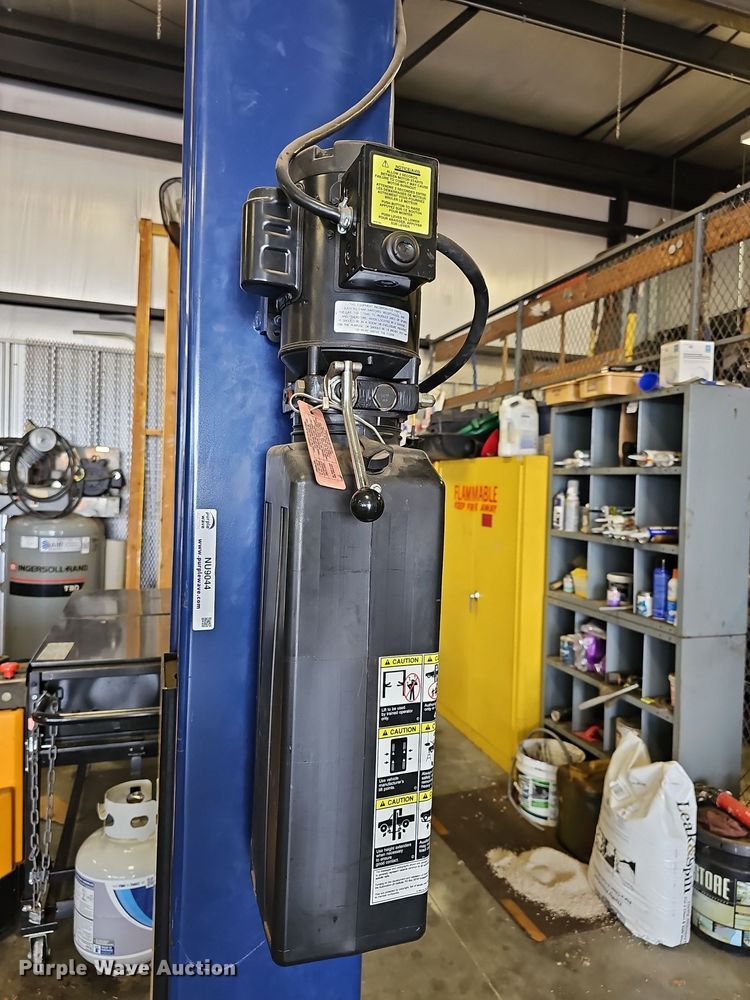 image for item NU9044 Challenger Lifts 39000  automotive lift