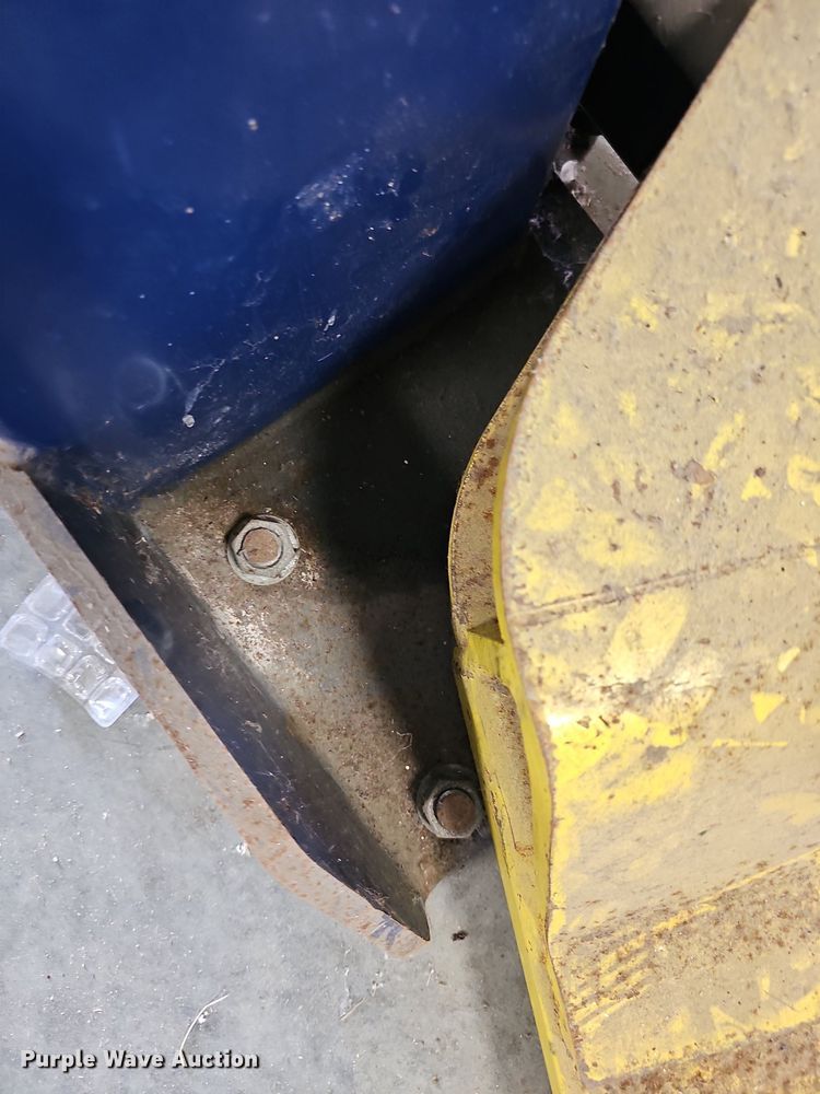 image for item NU9044 Challenger Lifts 39000  automotive lift