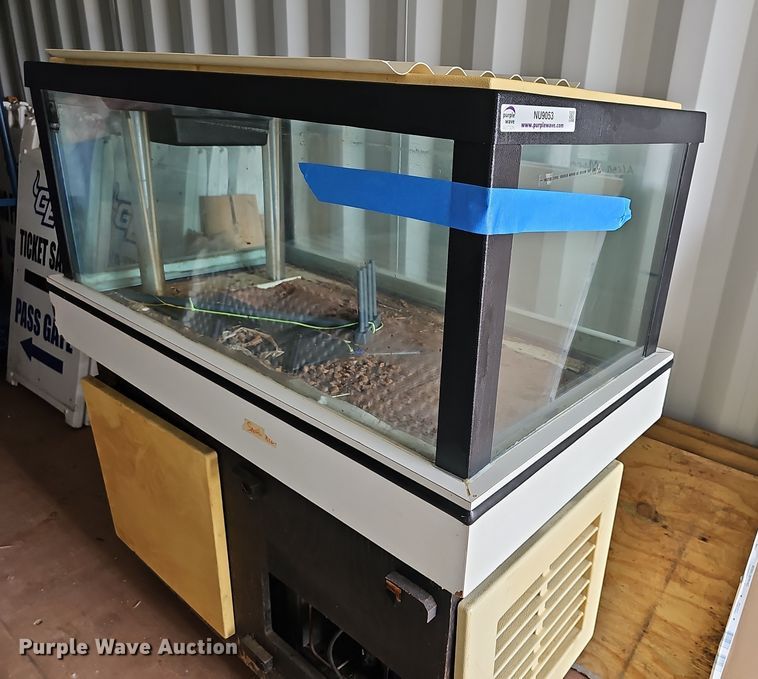 image for item NU9053 1997 Marineland Commercial Aquariums ML24SL   aquarium