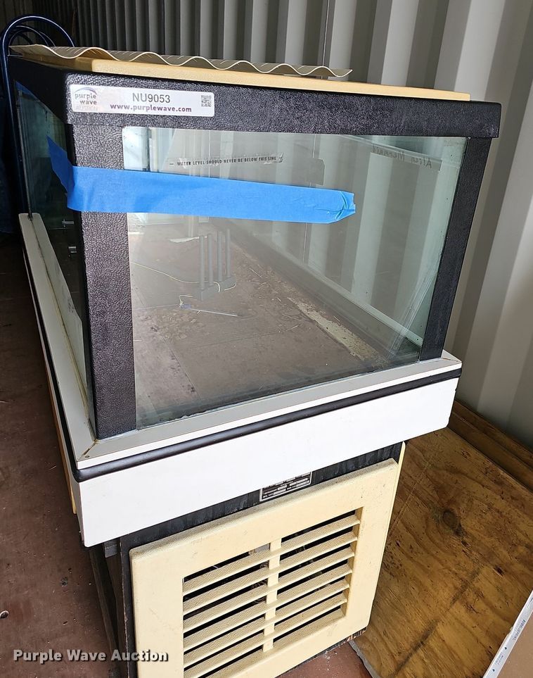 image for item NU9053 1997 Marineland Commercial Aquariums ML24SL   aquarium