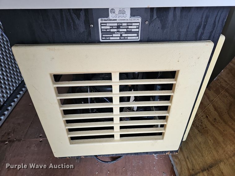 image for item NU9053 1997 Marineland Commercial Aquariums ML24SL   aquarium
