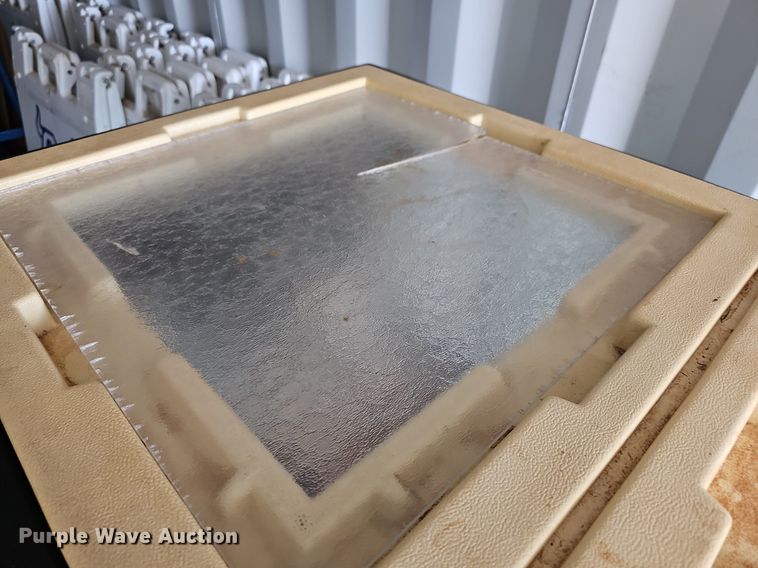 image for item NU9053 1997 Marineland Commercial Aquariums ML24SL   aquarium