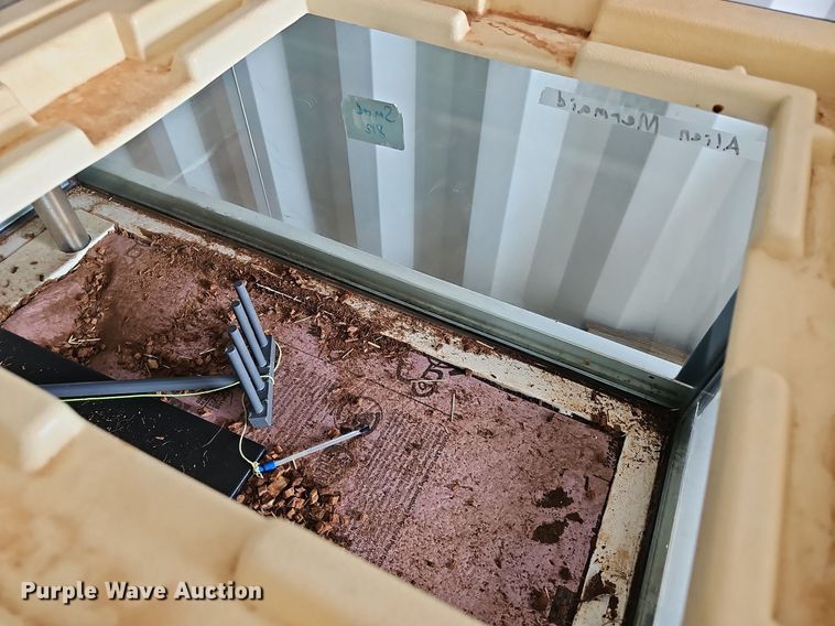 image for item NU9053 1997 Marineland Commercial Aquariums ML24SL   aquarium