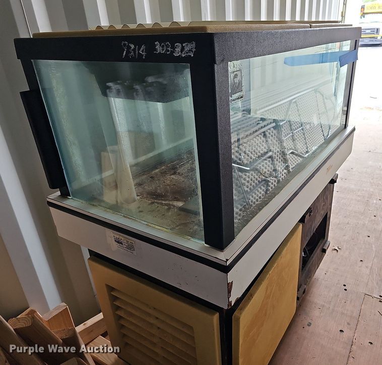 image for item NU9053 1997 Marineland Commercial Aquariums ML24SL   aquarium