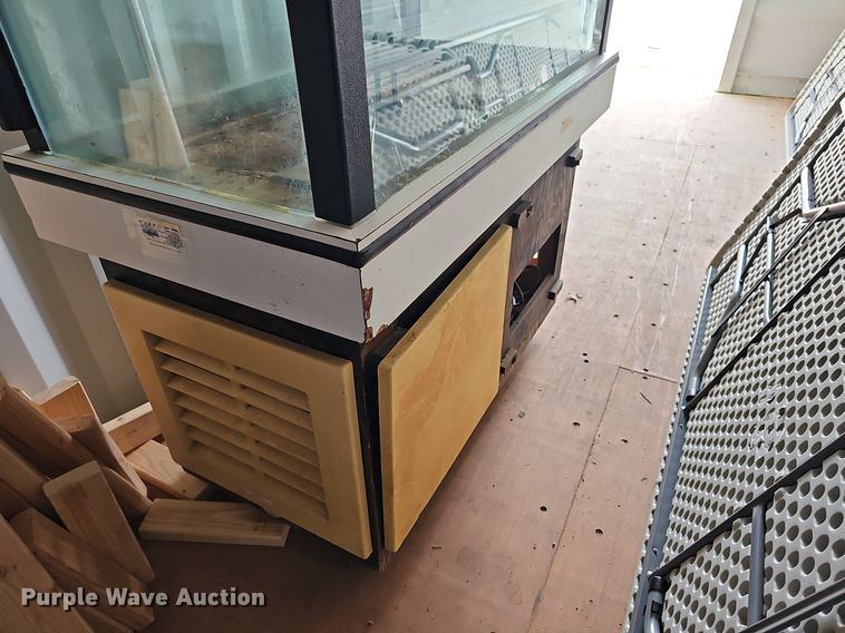 image for item NU9053 1997 Marineland Commercial Aquariums ML24SL   aquarium