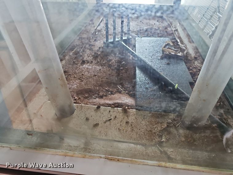 image for item NU9053 1997 Marineland Commercial Aquariums ML24SL   aquarium