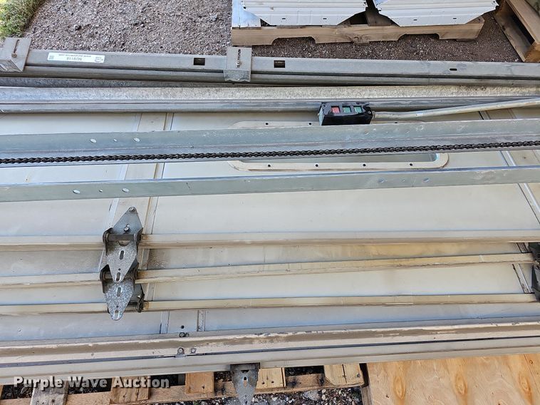 image for item NU9118 Garage door