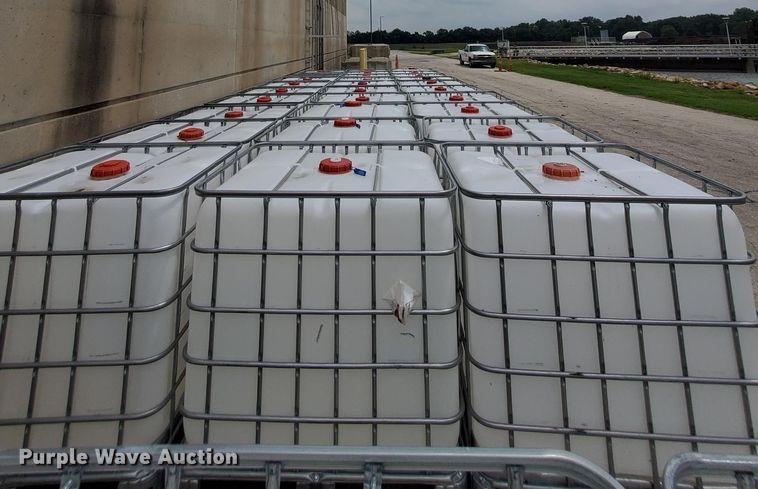 image for item NX9622 (15) 250 gallon totes