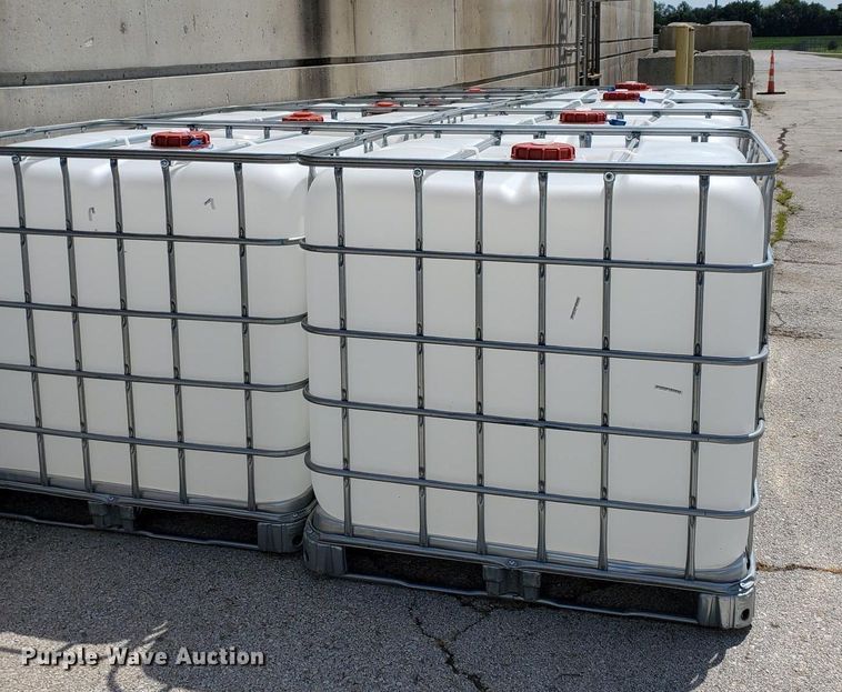 image for item NX9622 (15) 250 gallon totes