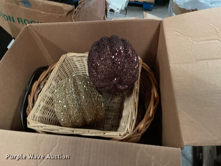 image for item NY9559 (14) pallets of restaurant equipment