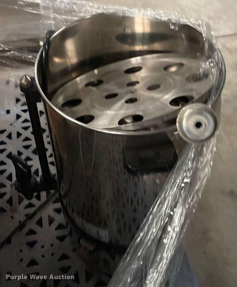 image for item NY9559 (14) pallets of restaurant equipment