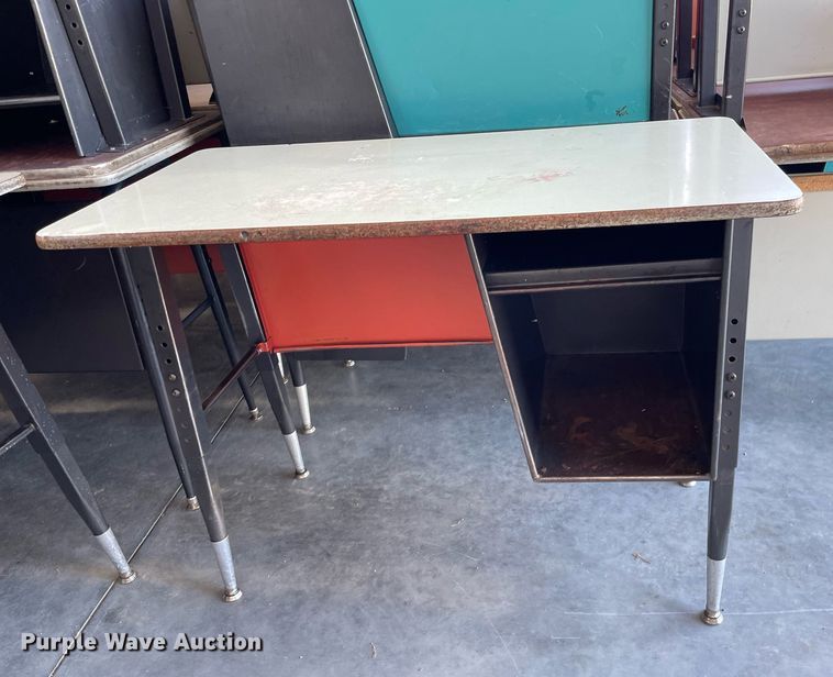 image for item NY9564 Approximately 54 desks