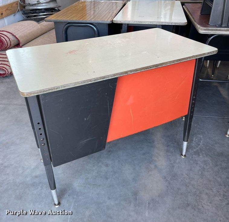 image for item NY9564 Approximately 54 desks
