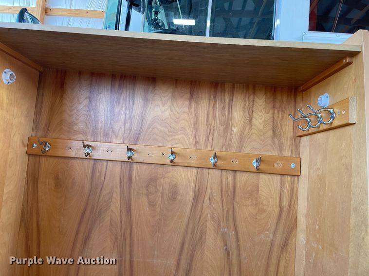 image for item NY9573 (3) cabinets