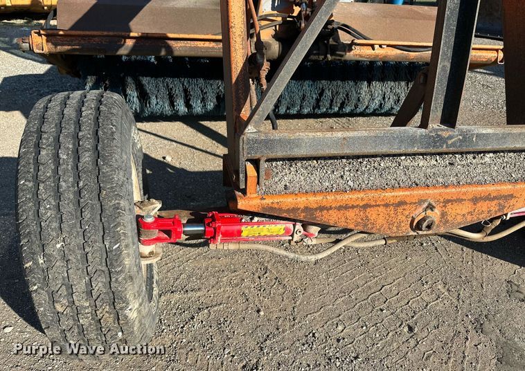 image for item OC9105 Bergkamp HB10  broom