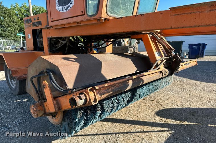 image for item OC9105 Bergkamp HB10  broom