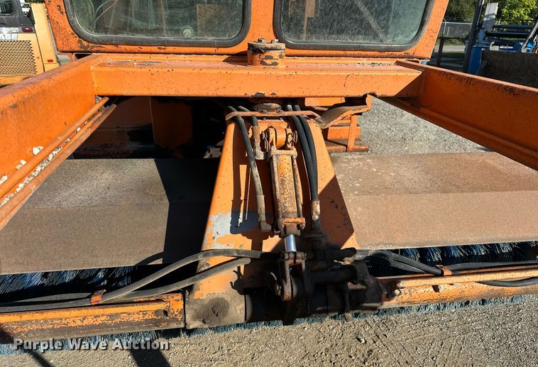 image for item OC9105 Bergkamp HB10  broom