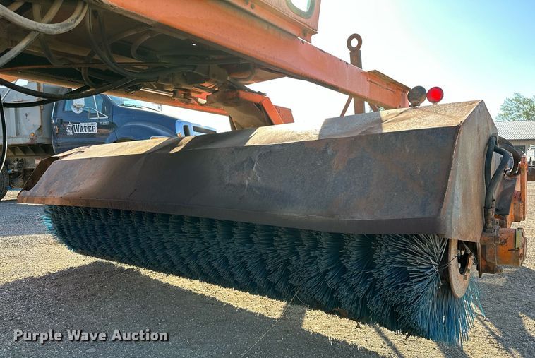 image for item OC9105 Bergkamp HB10  broom