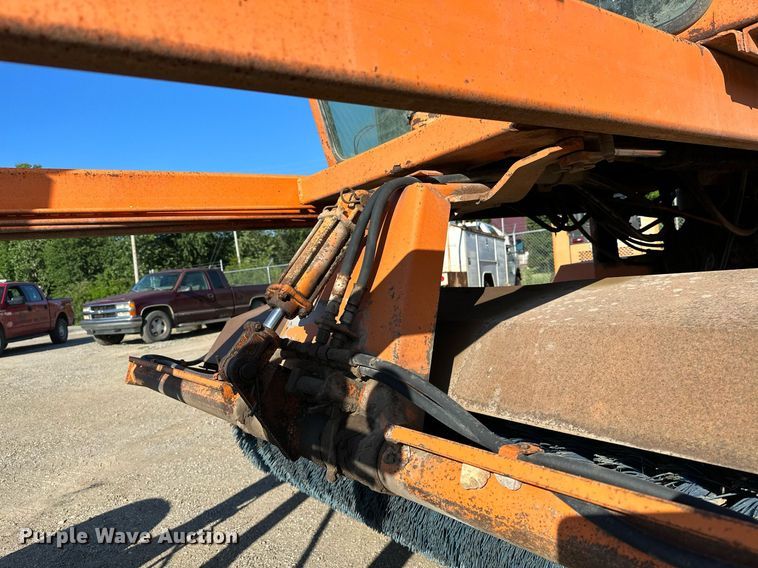 image for item OC9105 Bergkamp HB10  broom