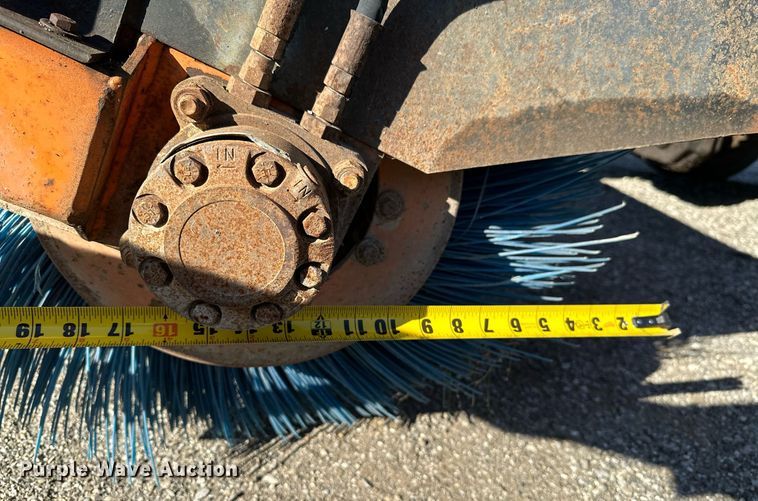 image for item OC9105 Bergkamp HB10  broom