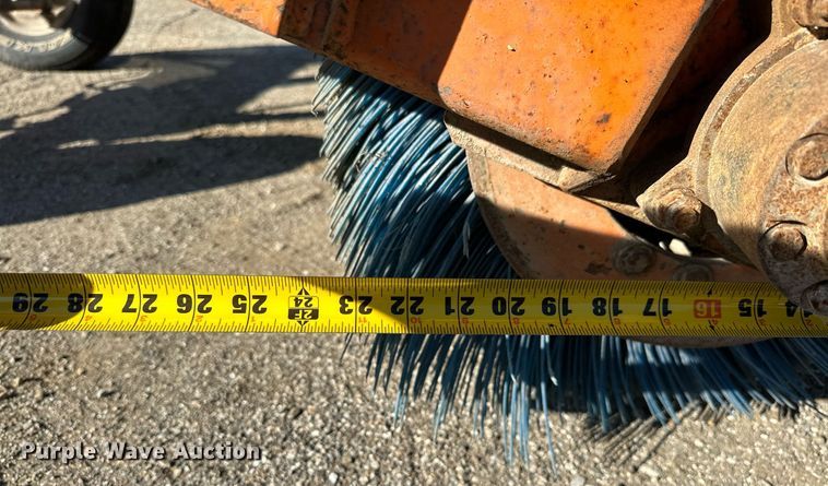 image for item OC9105 Bergkamp HB10  broom