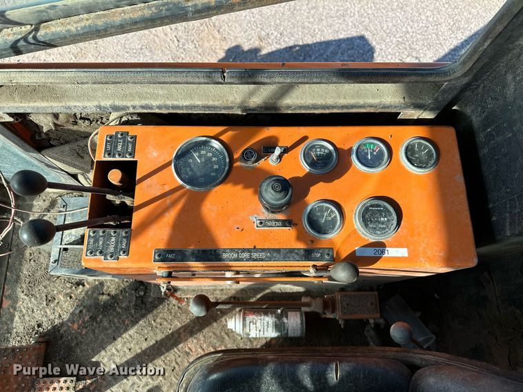 image for item OC9105 Bergkamp HB10  broom