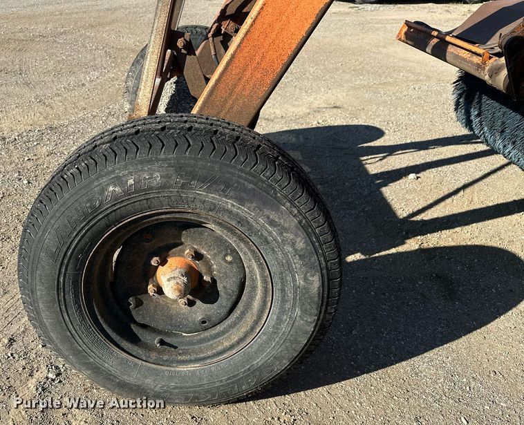 image for item OC9105 Bergkamp HB10  broom