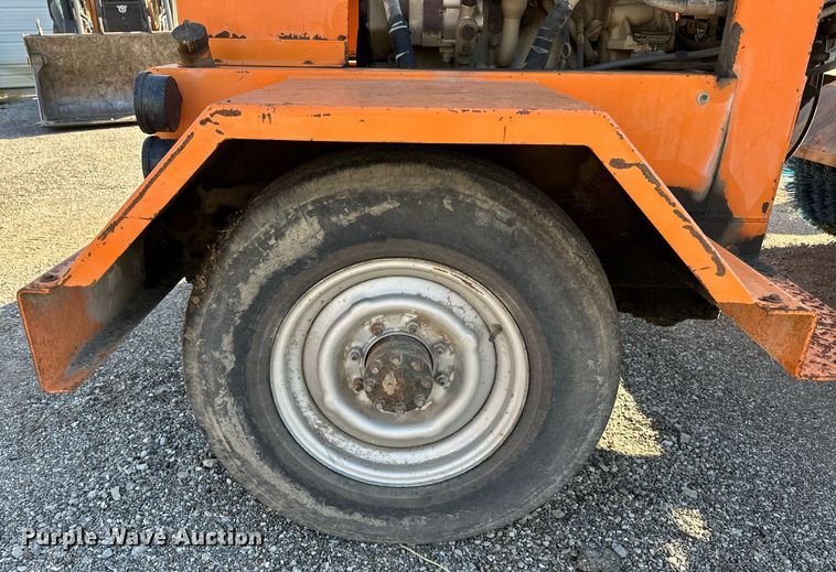 image for item OC9105 Bergkamp HB10  broom