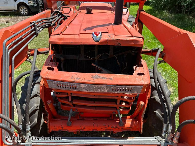 image for item OC9122 1991 Kubota L2950  MFWD tractor