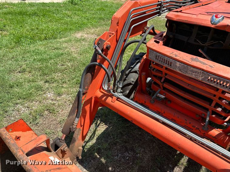 image for item OC9122 1991 Kubota L2950  MFWD tractor