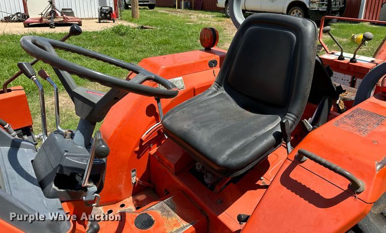 image for item OC9122 1991 Kubota L2950  MFWD tractor
