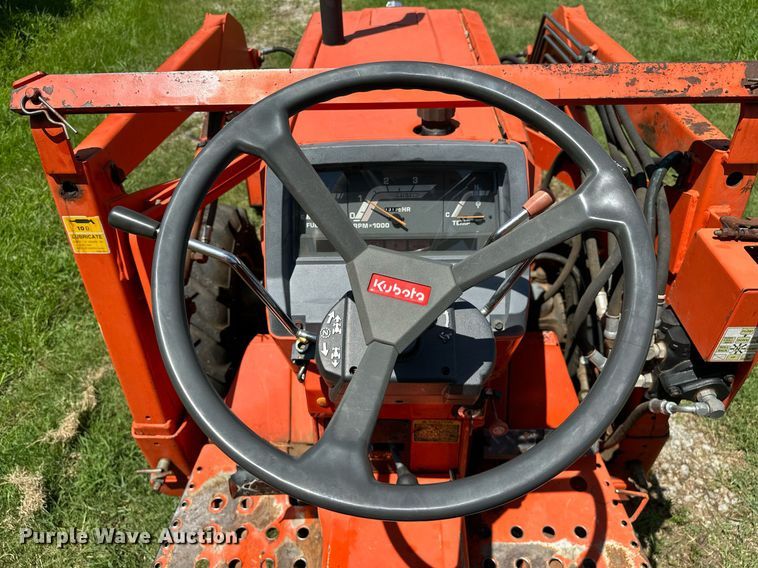 image for item OC9122 1991 Kubota L2950  MFWD tractor