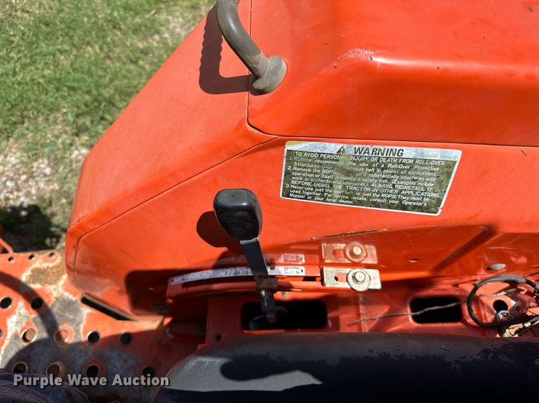 image for item OC9122 1991 Kubota L2950  MFWD tractor