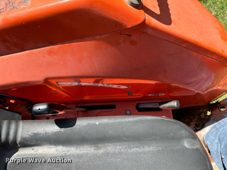 image for item OC9122 1991 Kubota L2950  MFWD tractor