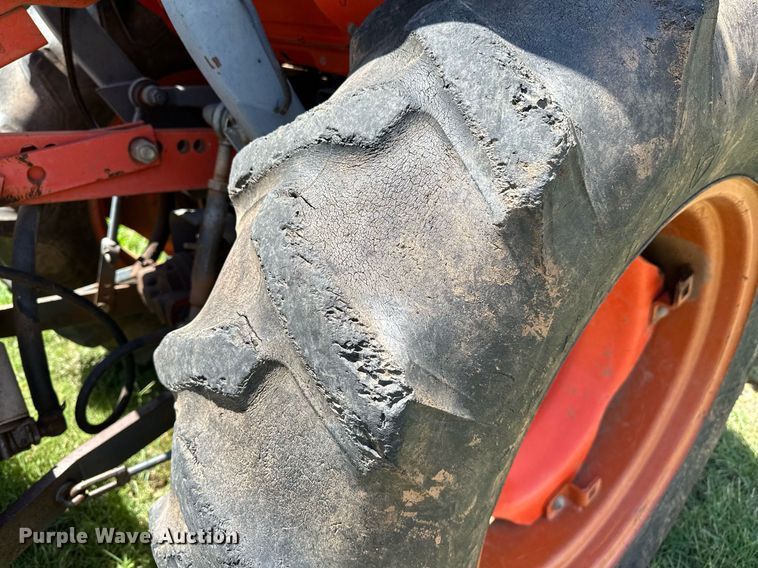 image for item OC9122 1991 Kubota L2950  MFWD tractor