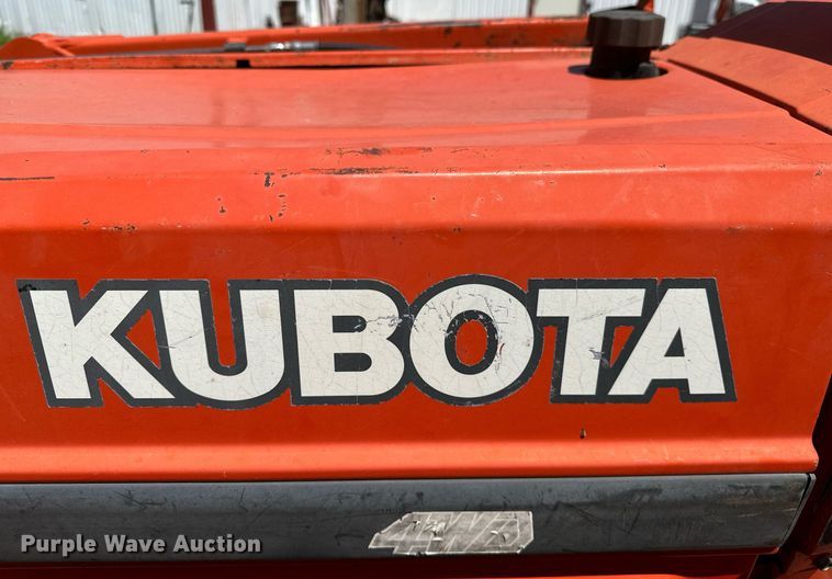 image for item OC9122 1991 Kubota L2950  MFWD tractor