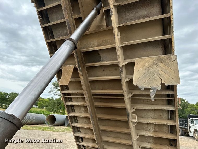 image for item OG9137 2006 Sterling L8500  dump truck