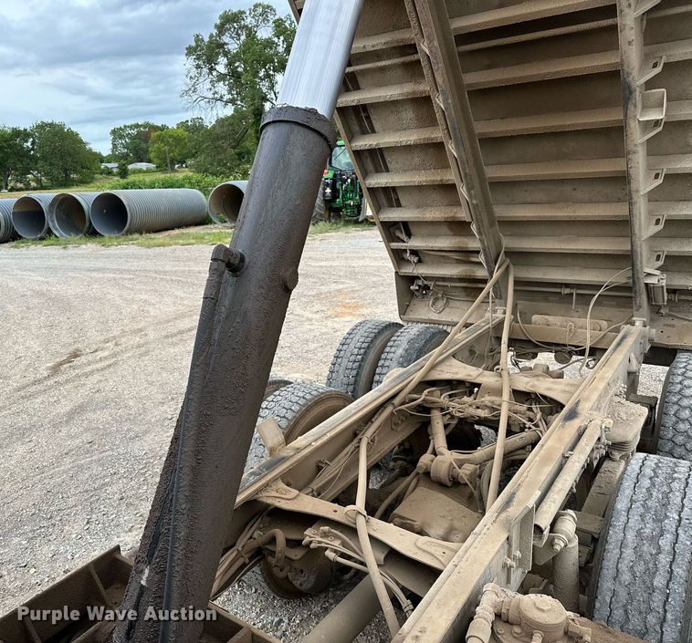 image for item OG9137 2006 Sterling L8500  dump truck