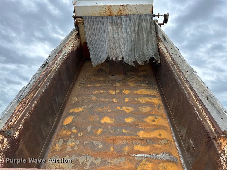 image for item OG9137 2006 Sterling L8500  dump truck