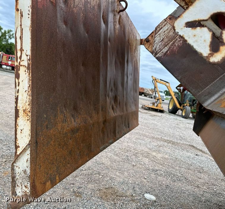 image for item OG9137 2006 Sterling L8500  dump truck