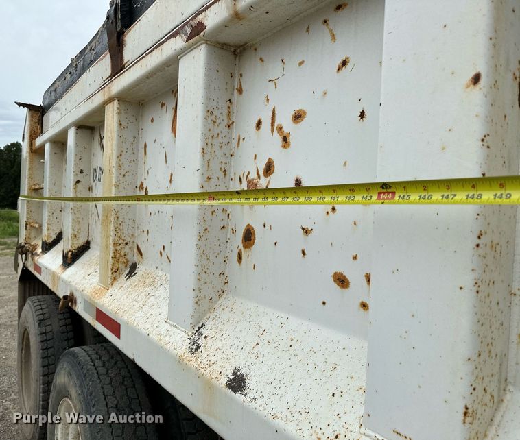 image for item OG9137 2006 Sterling L8500  dump truck