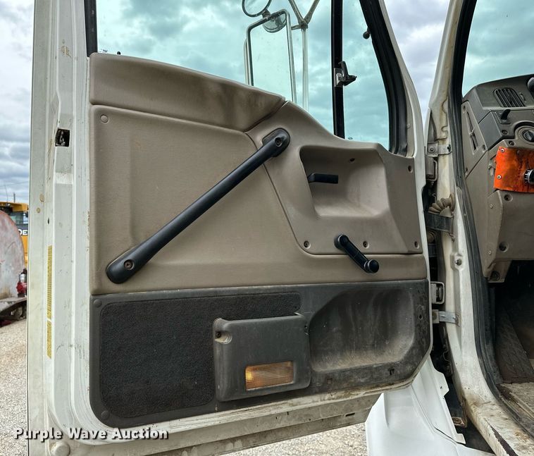 image for item OG9137 2006 Sterling L8500  dump truck