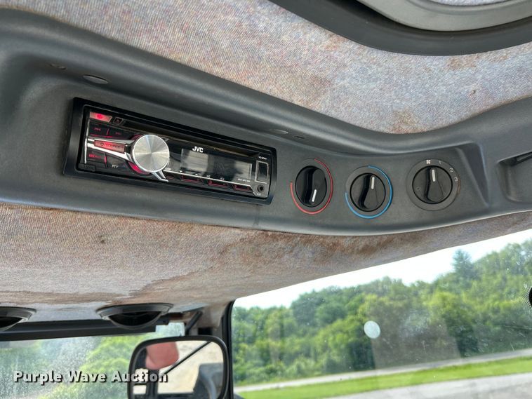 image for item OK9727 2001 New Holland TS110  MFWD tractor